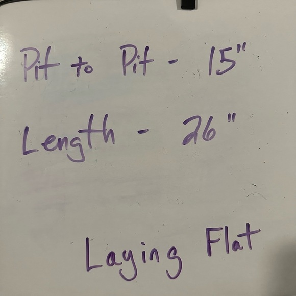 Collections of 3 Tank Tops - Picture 9 of 9